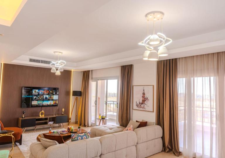 Cairo Festival City ,New, Luxury, Modern 3BR + Maid Room - B&B El Cairo
