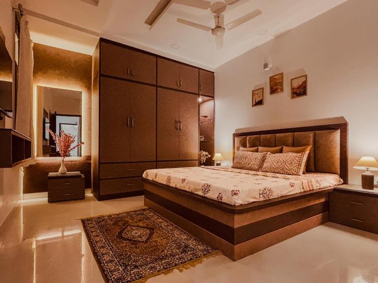 Zero5Homestays- Cozy and Comfy 2BHK in Central Gwalior - Chambres d'hôtes Gwalior