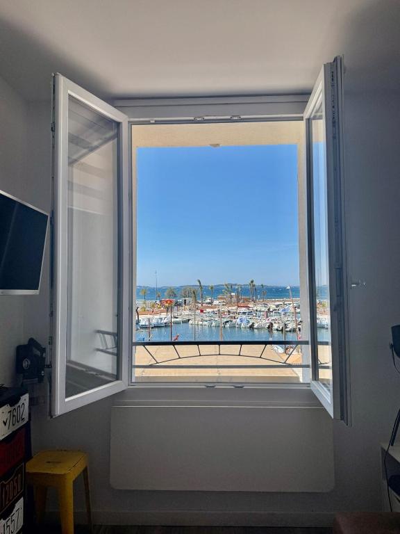 Appartement vue mer sur le port de Sanary - B&B Sanary-sur-Mer