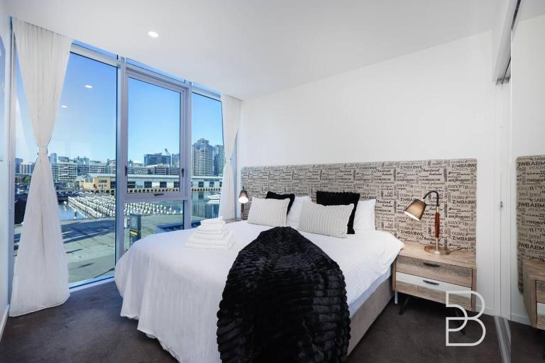 Stylish 2BR Condo Docklands Waterfront - B&B Melbourne