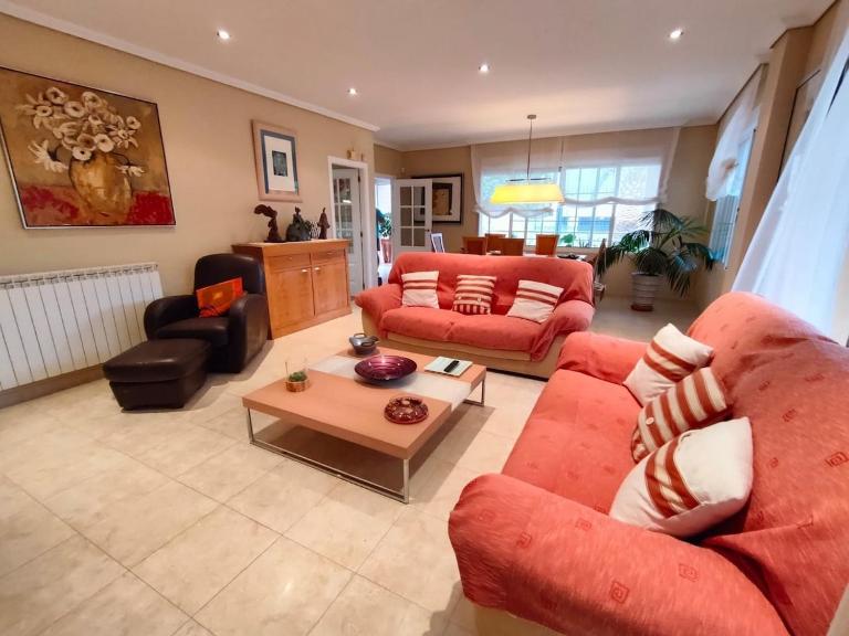 Precioso chalet 4 habitaciones con Piscina comunitaria - B&B Benicassim
