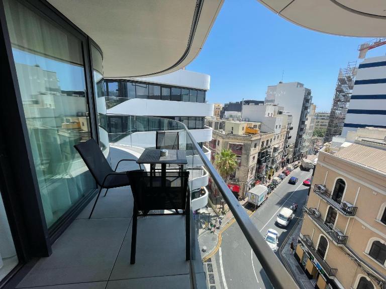 Official Mercury Suite Lux 3BR Apt in with pool and AC by 360 Estates - B&B St. Julian's