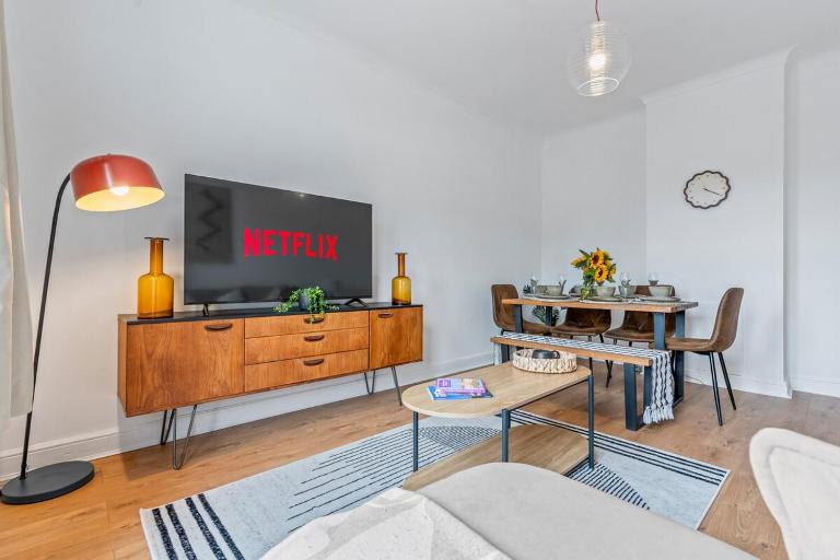 Stylish 4Bed Executive Stay WiFi and Parking - Chambres d'hôtes Birmingham