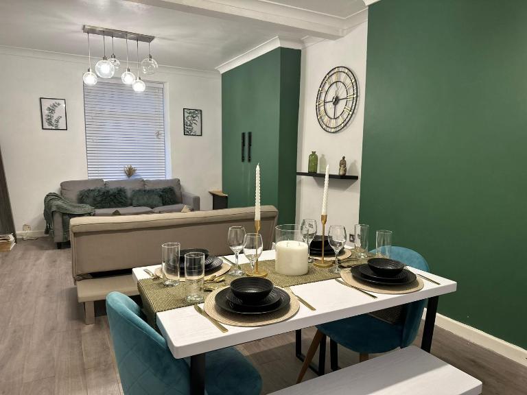 Bright and Spacious Home Near Bridgend Town Centre - B&B Bridgend