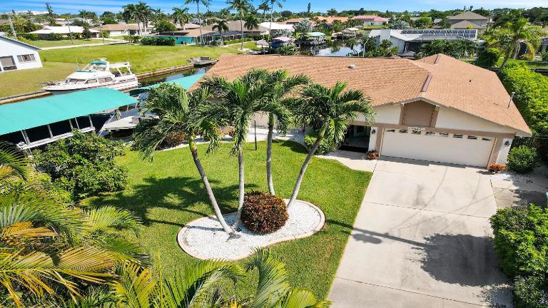 Love Bird–Canalfront heated pool pet friendly - B&B Cape Coral