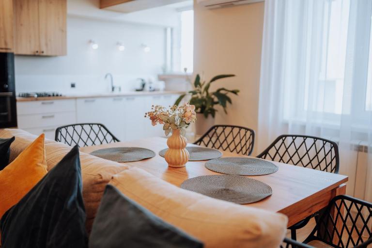Luxury 2BR Flat Sauna & Living Cathedral Nearby - B&B Chișinău