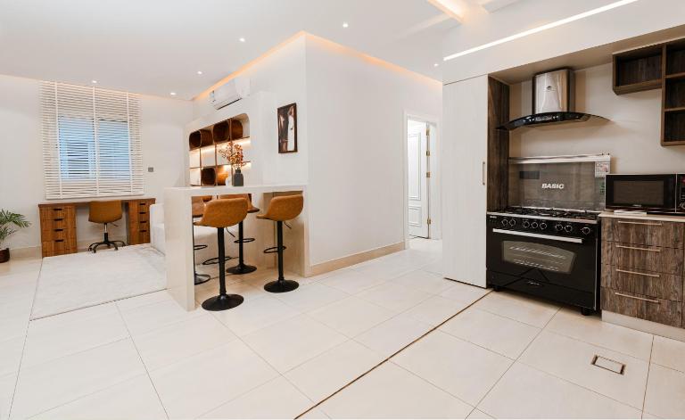 Luxury Home: DedicatedWork Space Parking - B&B Riyadh
