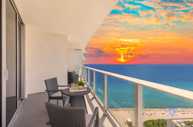 Insane Ocean View Balcony - Beachfront Condo - Pool - Ferienwohnung Hollywood