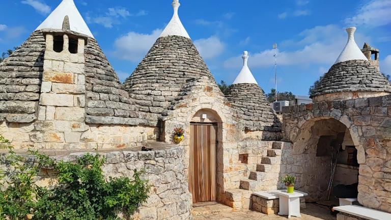 Trullo Amalia con piscina privata - B&B Latiano