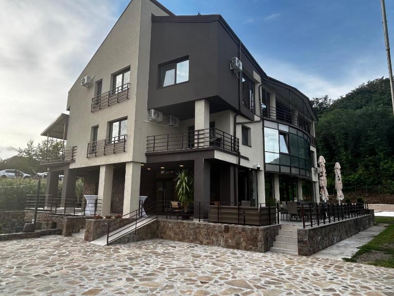 Vila Premiere Bistro-Spa - B&B Piatra Neamt