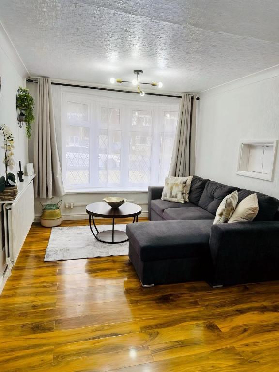 Falcon House by Smoothmove Properties Limited - B&B Cannock