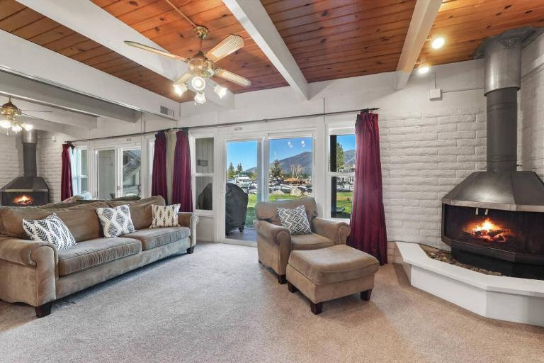 Tahoe Keys Townie - HOA Beach, Pool & More! - B&B South Lake Tahoe