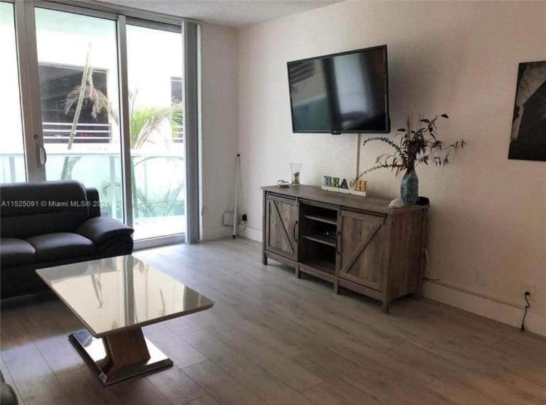 Beach Front Condo S Ocean Drive Hollywood Beach FL - B&B Hollywood