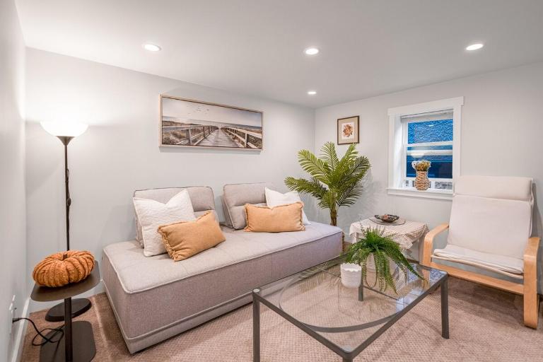 Prestigious 2 Bedrooms 2 Baths in West Point Grey - B&B Vancouver