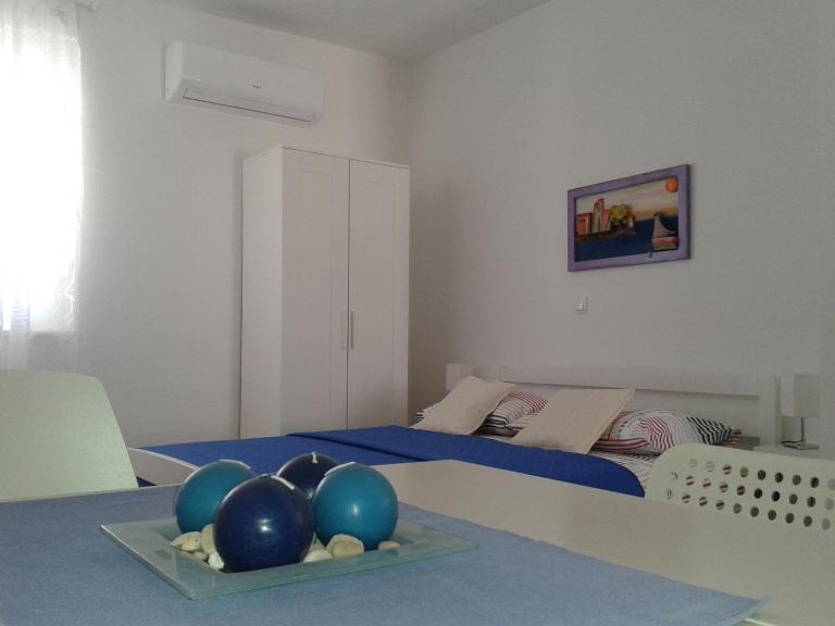 Viola Apartment & free parking - B&B Šibenik