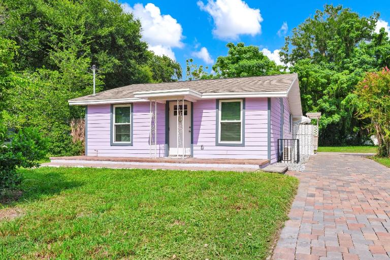 Cozy 2bd 2bth House Walk to Local Gems - Chambres d'hôtes Orlando