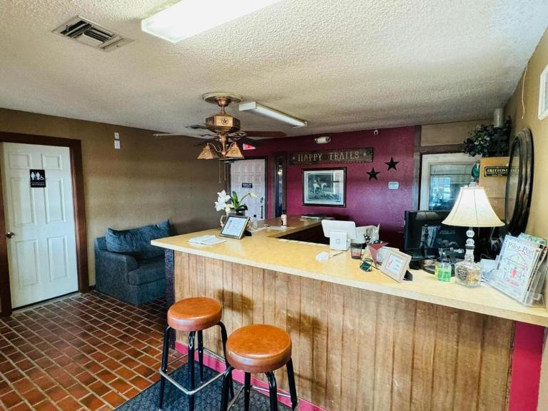 Four Horsemen Motel - B&B Pilot Point