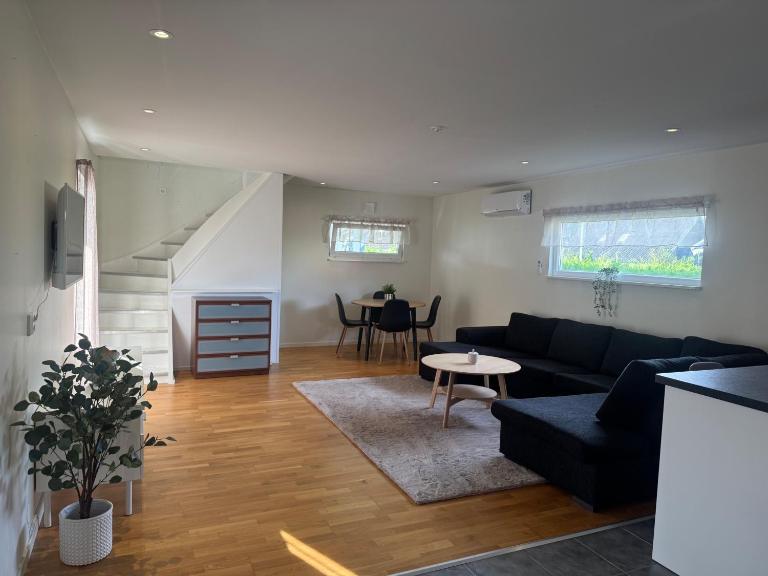 Modern 1-Bedroom Apartment for 6 Near Kristianstad - B&B Fjälkinge