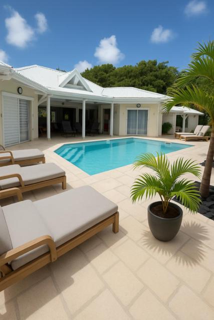 NAiA piscine acces lagon et plage - Chambres d'hôtes Saint-François