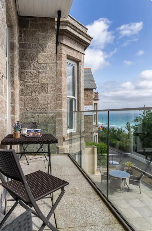 Porthminster View Luxury Sea Views Balcony, Parking, Pool, Spa & Gym - Chambres d'hôtes St Ives