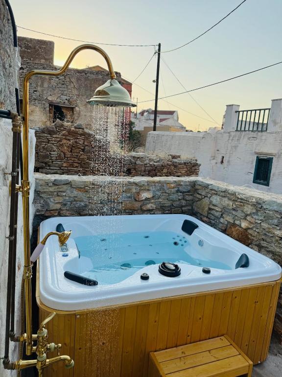 Villa Kastrouna, with private heated jacuzzi - B&B Sými