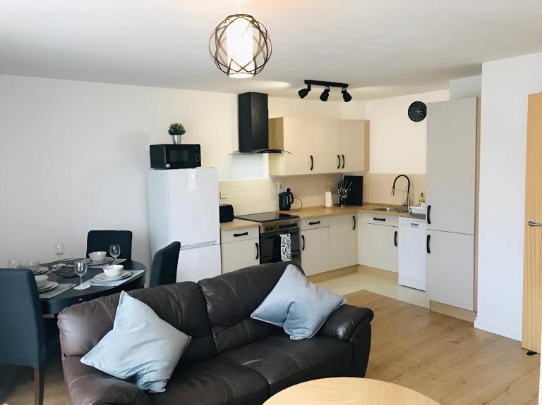Spacious 2-Bed Flat in Homerton House - Ferienwohnung Cambridge