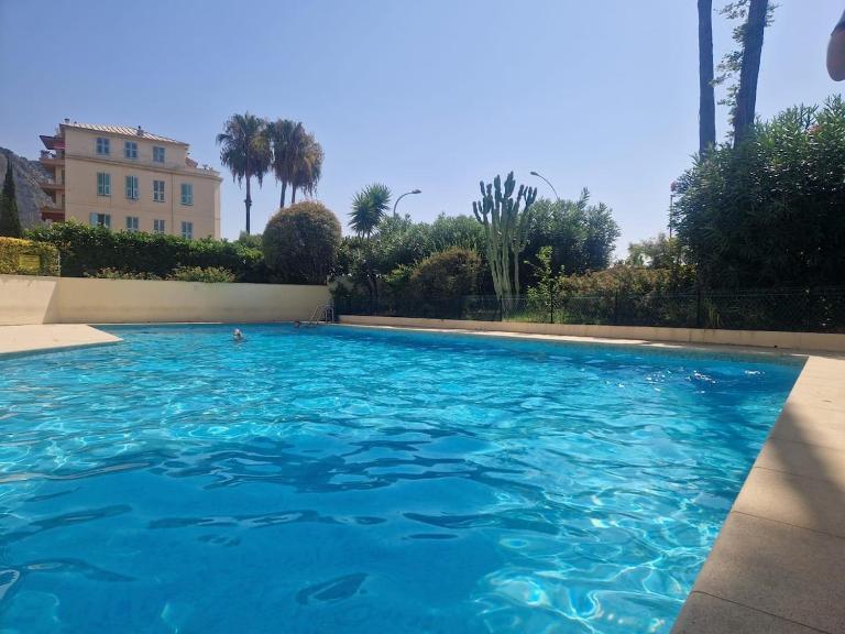 Appartement en Bord de mer avec piscine - B&B Mentone