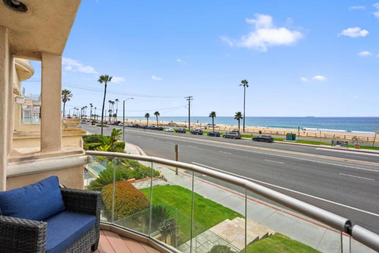 Oceanfront Bliss on Pacific Coast Highway - B&B Huntington Beach