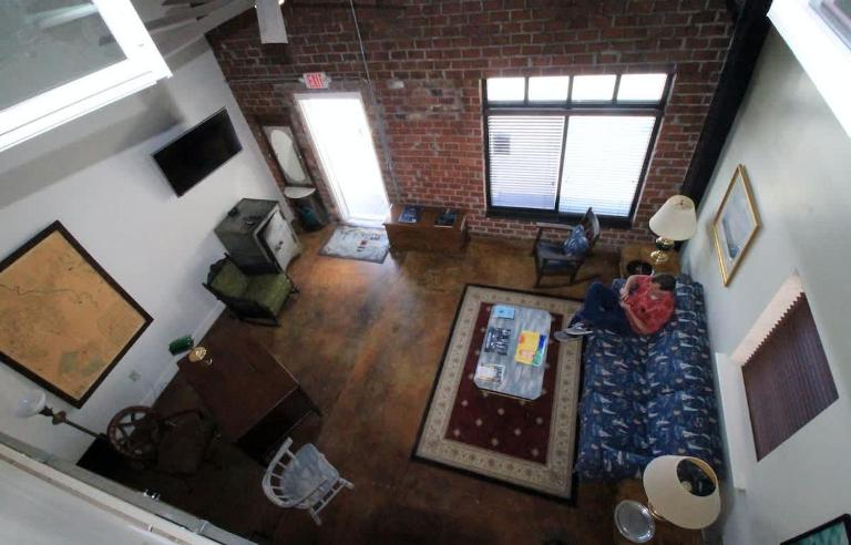 Large Unique Ground Floor Loft with Parking #1 - Chambres d'hôtes Macon