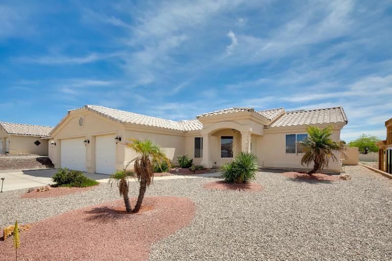 Pool, Hot Tub & Mtn Views: Lake Havasu City Home! - B&B Lake Havasu City