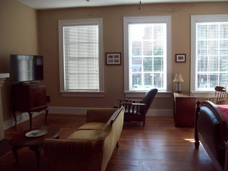 Large Historic Downtown Loft Front - Chambres d'hôtes Macon