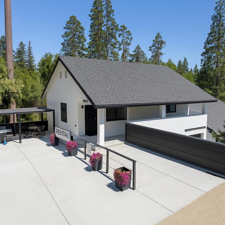 The White House Coveted Triplex Near Lake - B&B Tollhouse