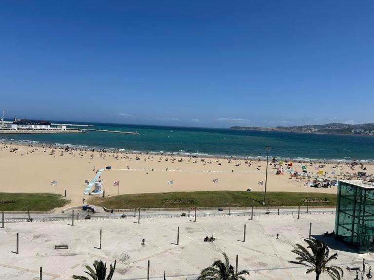 Superbe appartement en bord de mer - Corniche de Tanger, Résidence Hamida - B&B Tangeri