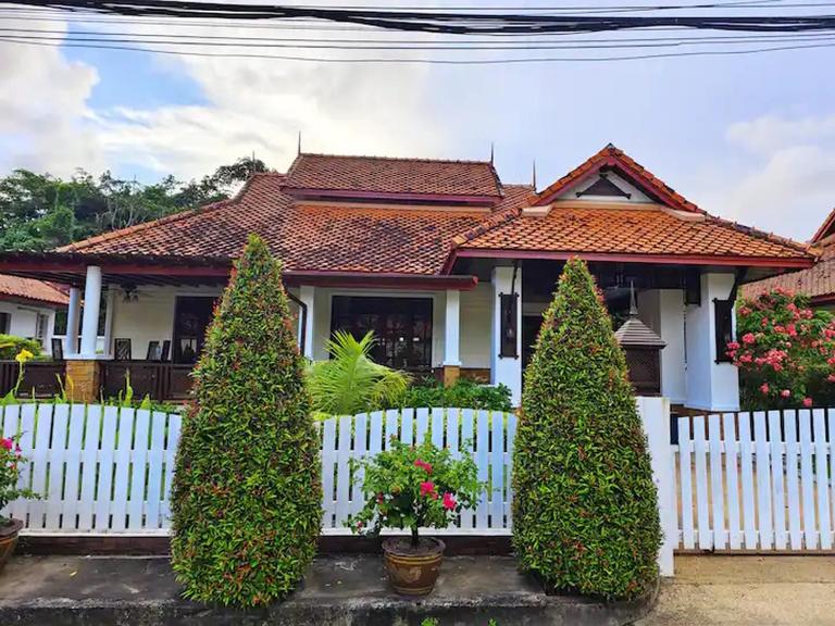 Secure 3 Bedroom Villa near beach - Bed and Breakfast Ban Kamala