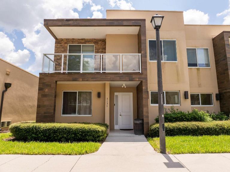 Modern Magic Village Home for 12 with Grill 3131 - Bed and Breakfast Orlando