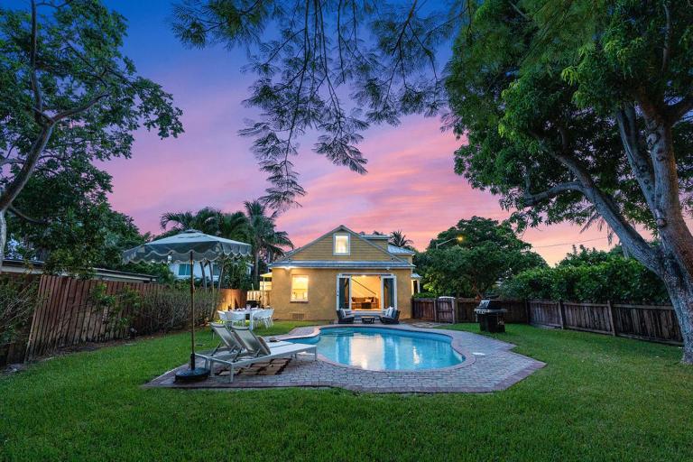 Heated Pool Grill Fire Pit & Cold Plunge Sleeps 8! - B&B West Palm Beach