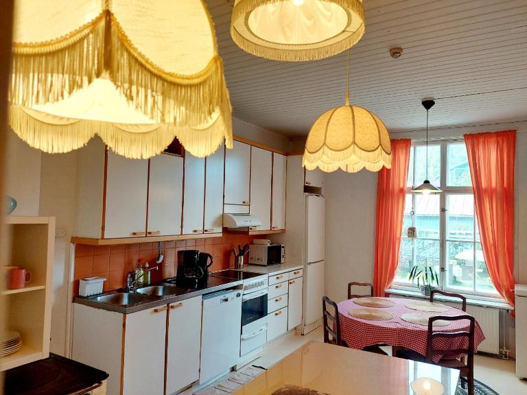 Taideniityn huoneisto Taika 1 - 6lle - B&B Varkaus