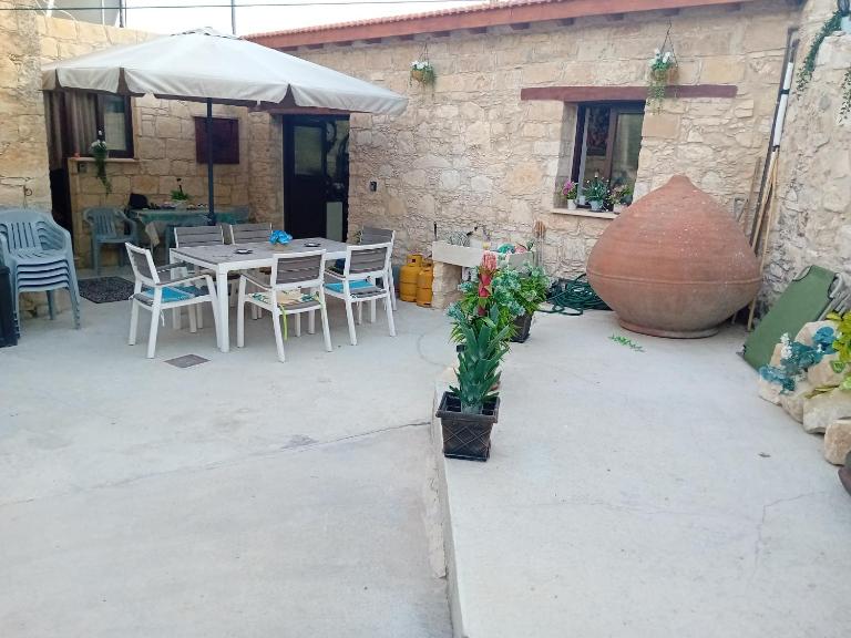 TRADITIONAL HOUSE ARSOS - B&B Ársos