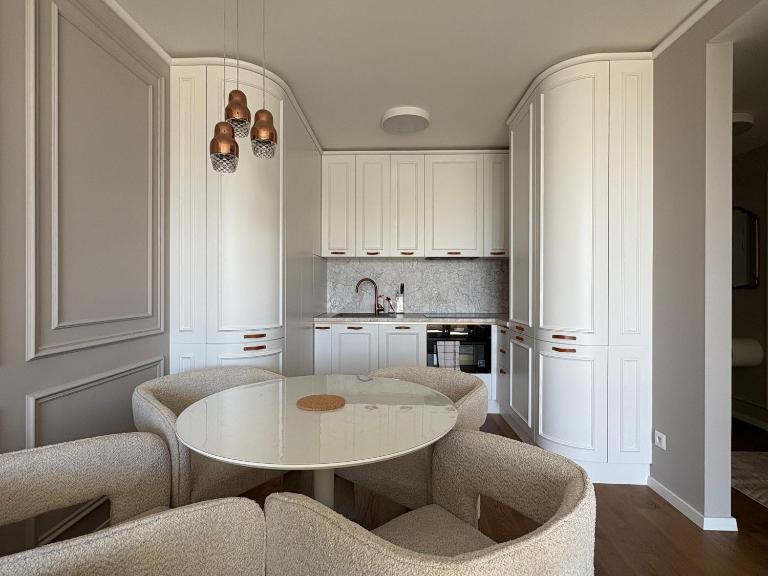 Royal Suite under the Castle with UFO view & FREE PRIVATE PARKING - B&B Bratislava