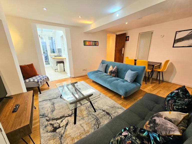 Charming Hyde Park Private Accommodation with Back Patio by Lancaster Gate and Paddington Station - B&B London