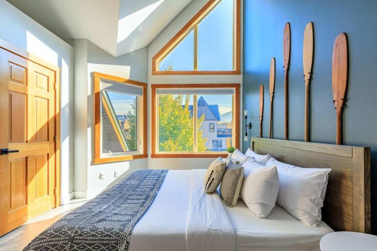 Alpine Oasis at Alpine Village - B&B Canmore