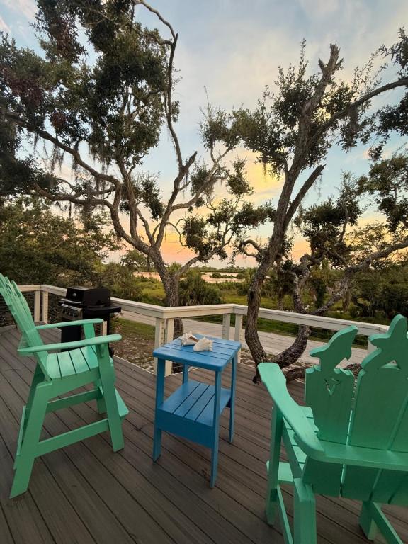 Sun Kissed Tree House - B&B Cedar Key