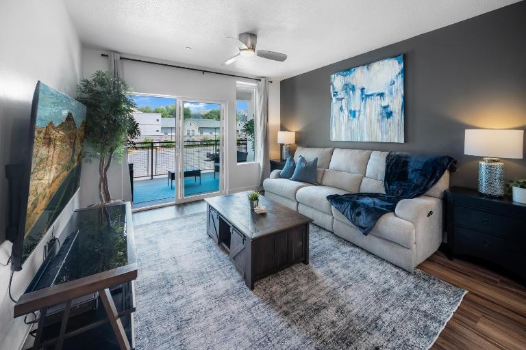 Deluxe Central 1BR 1BA Pool,Hot Tub,Gym,Parking - Chambres d'hôtes Salt Lake City