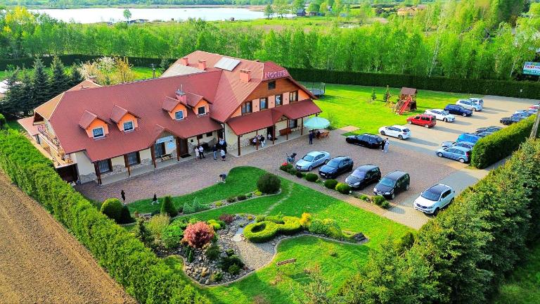 Nocleg Hotel Nad Stawami - Chambres d'hôtes Brzostek