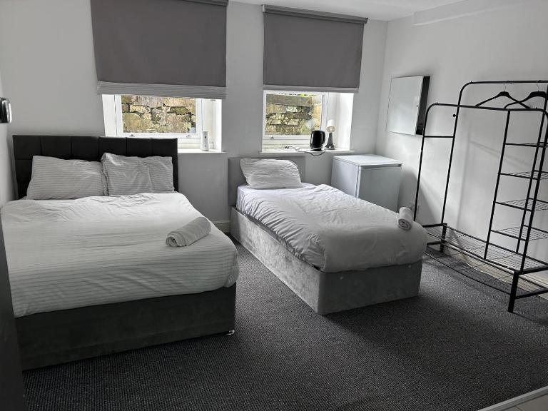 Green-Lodge Triple Double & Single Rooms Near LFC Anfield Free Street Parking 24-7 - B&B Liverpool