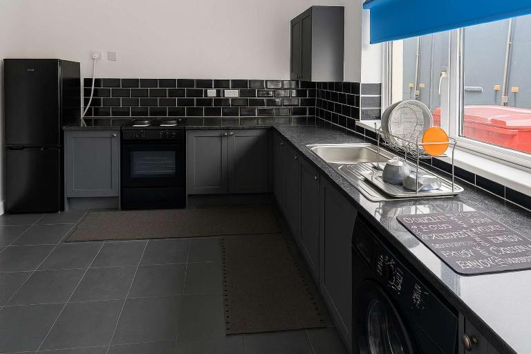 5 beds -Spacious 4-Bedroom Retreat in the Heart of Churchill- Ideal for contractors and work stays - B&B Churchill