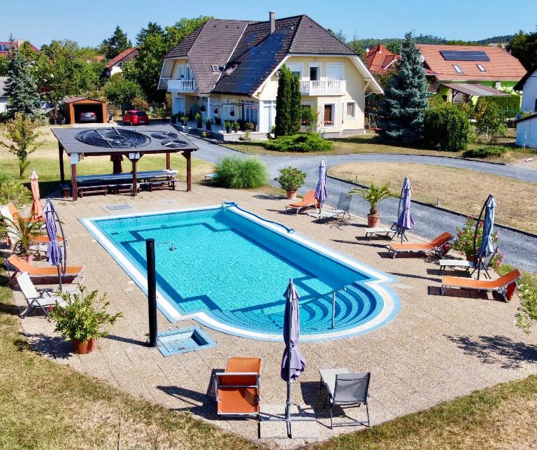 Ilona Apartmanházak - B&B Gyenesdiás