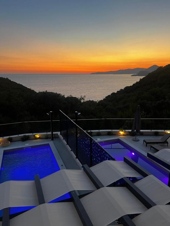 Orange Tree Pool Villas - Sea View and Private Pool - B&B Rijeka Reževići