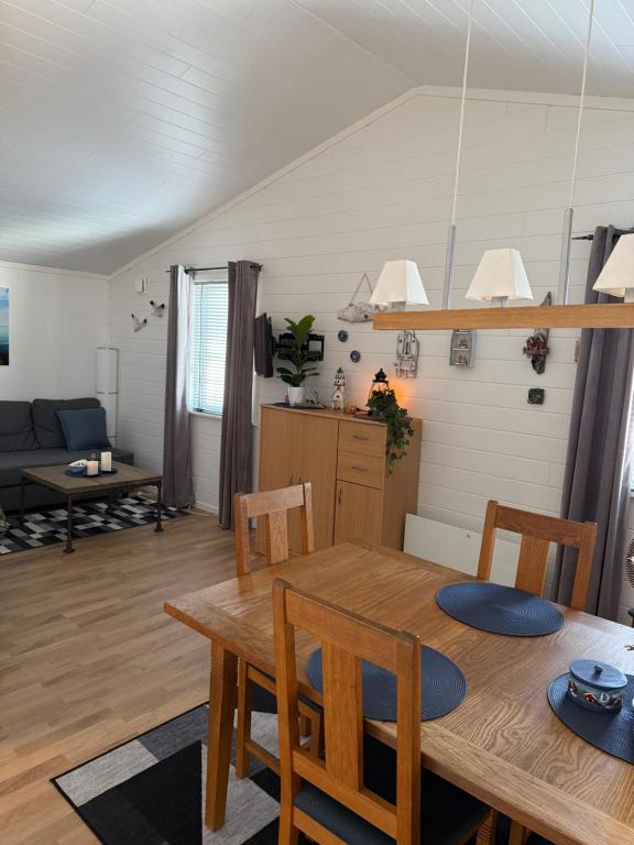 Strand 18b - B&B Grebbestad