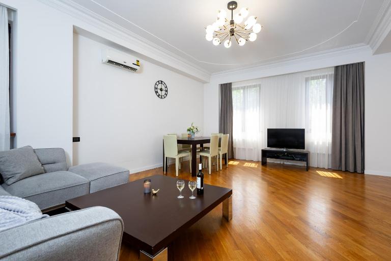 Sayat Nova street, 2 bedrooms Euro Renovated & Comfy apart SN290 - B&B Yerevan